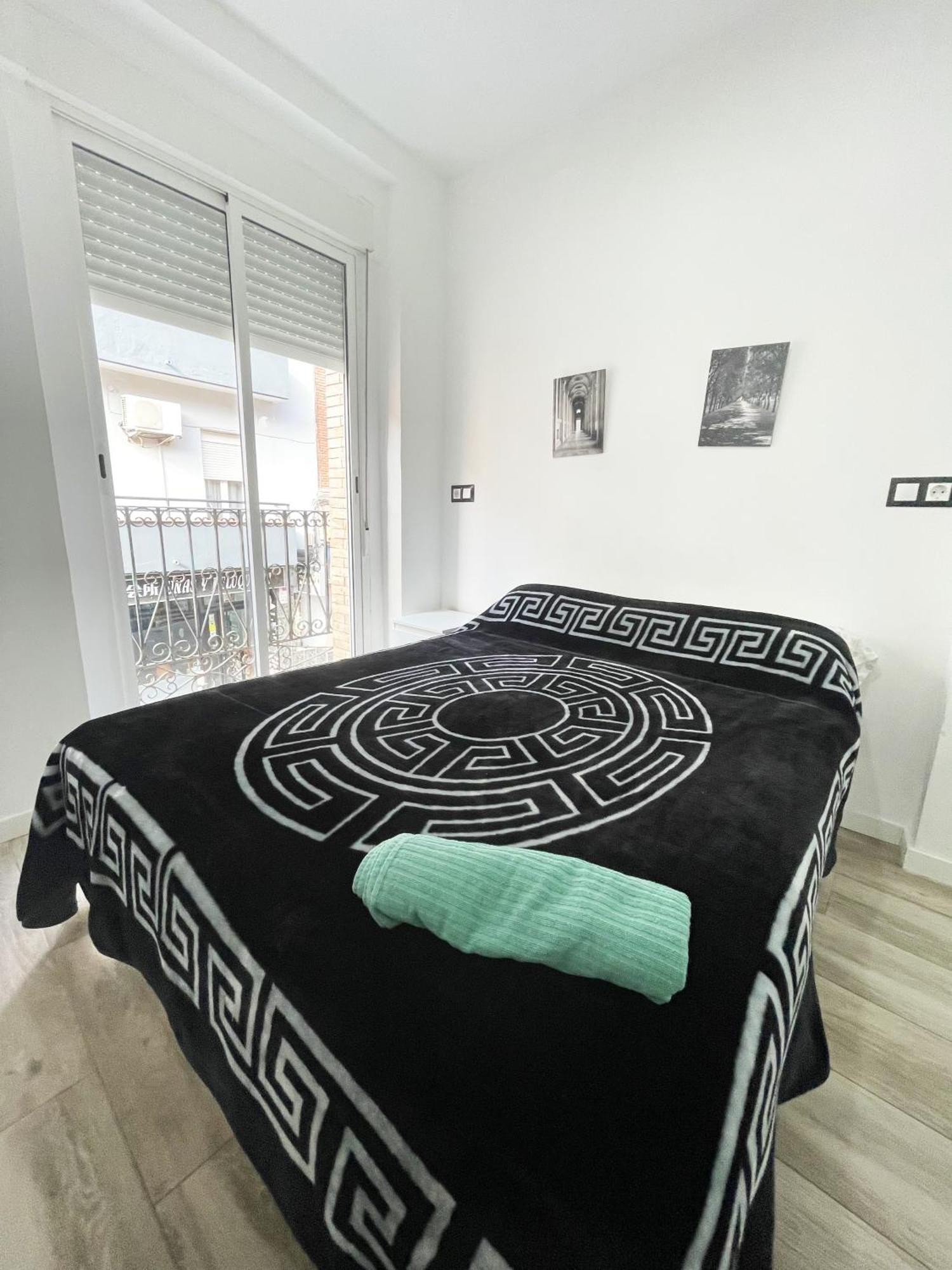 Relax Apartaments 1Min Metro Мадрид Экстерьер фото